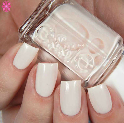 ESSIE TREAT LOVE & COLOR - 22 IN A BLUSH