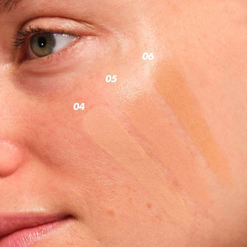 MAKE UP FOREVER Super Boost Lightweight Moisturizing Skin Tint with Hyaluronic and Polyglutamic Acids