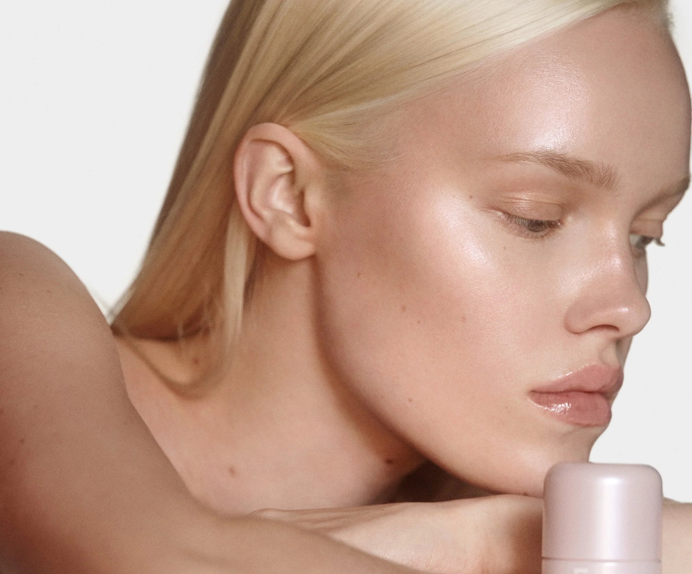 RHODE Highlight Milk Multipurpose luminizer